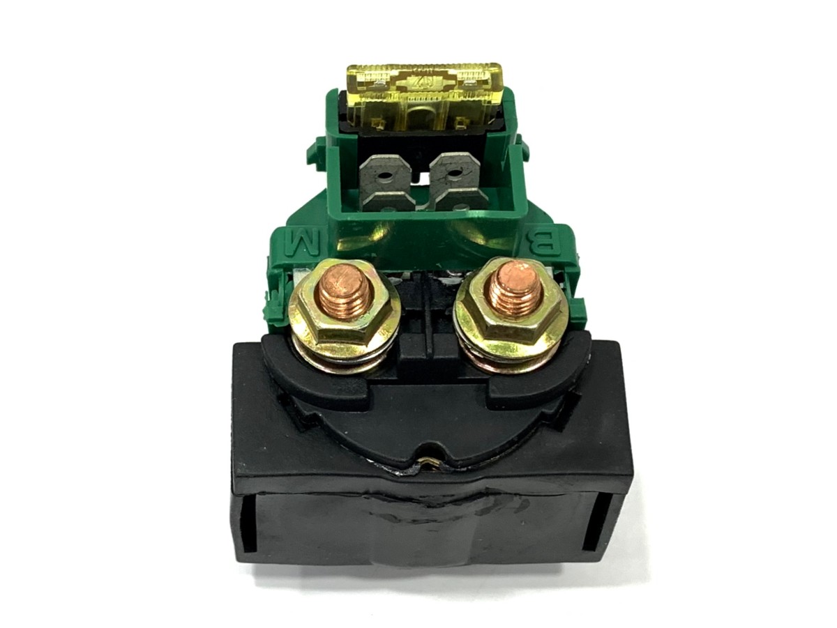 Relé de arranque universal 12v. 150A con fusible 2