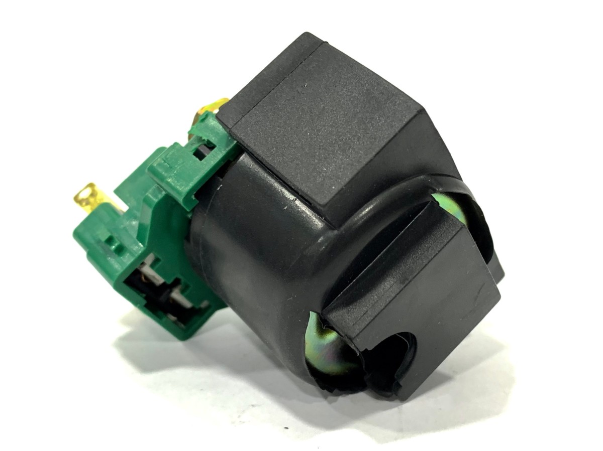 Relé de arranque universal 12v. 150A con fusible 3