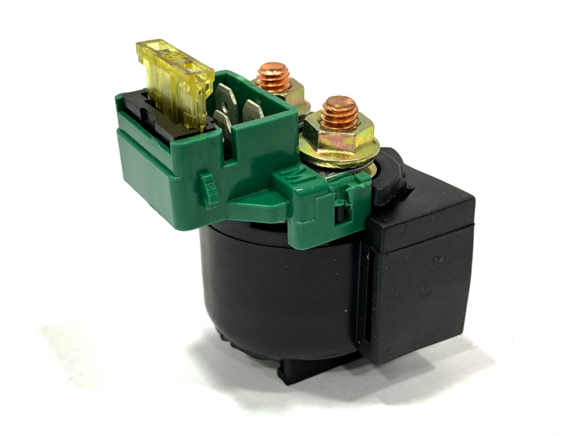 Relé de arranque universal 12v. 150A con fusible 1