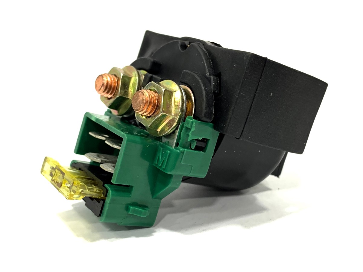 Relé de arranque universal 12v. 150A con fusible 4