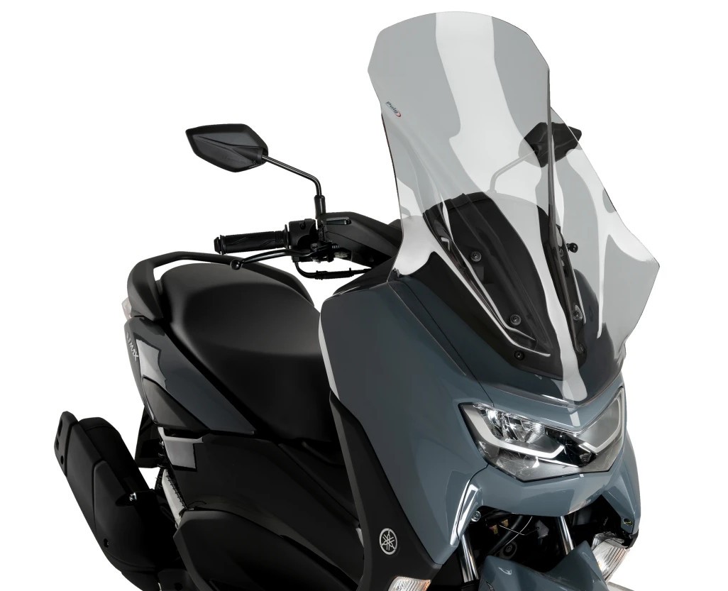 Pantalla cúpula Puig V-Tech Line Sport instalada en una Yamaha NMAX 125 2021-2024