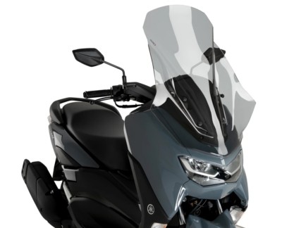 Pantalla cúpula Puig V-Tech Line Sport instalada en una Yamaha NMAX 125 2021-2024