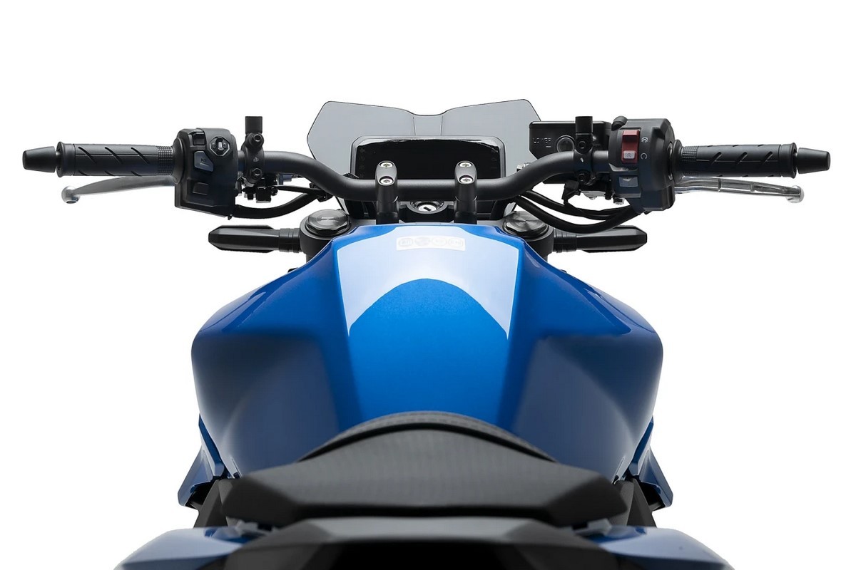 cupula_deportiva_puig_cb750_hornet_vista_frontal
