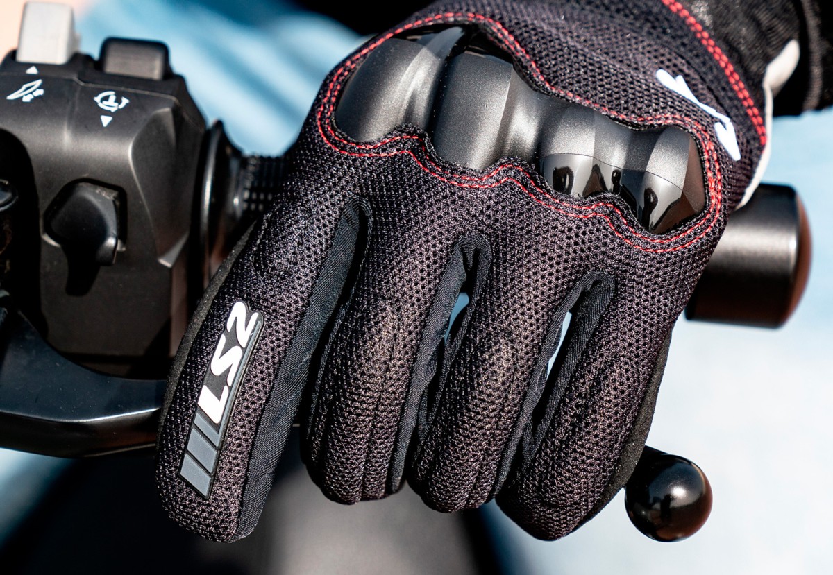 Guantes LS2 Chaki con malla transpirable y ajuste velcro