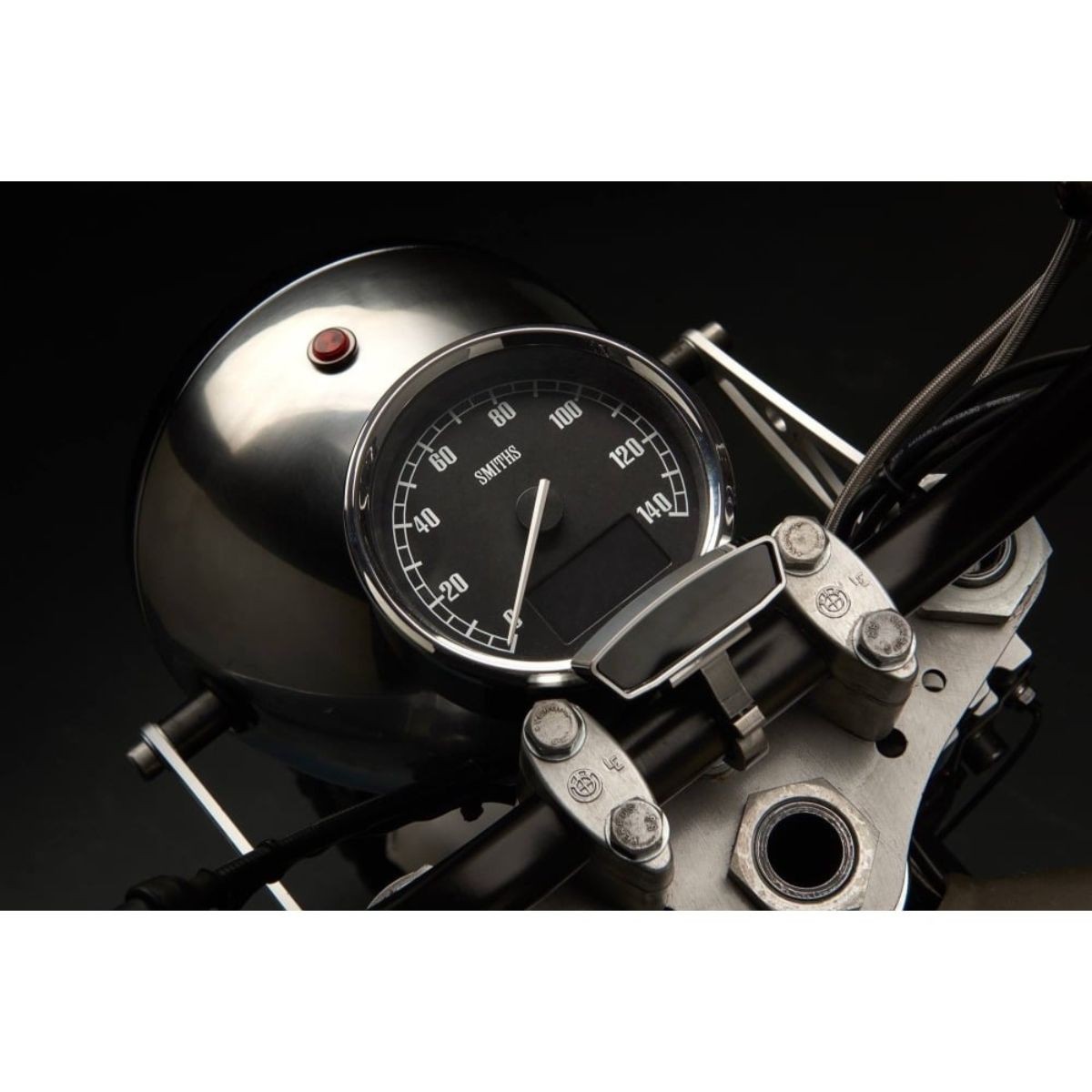 Medidor indicador en negro anodizado cristal ahumado.