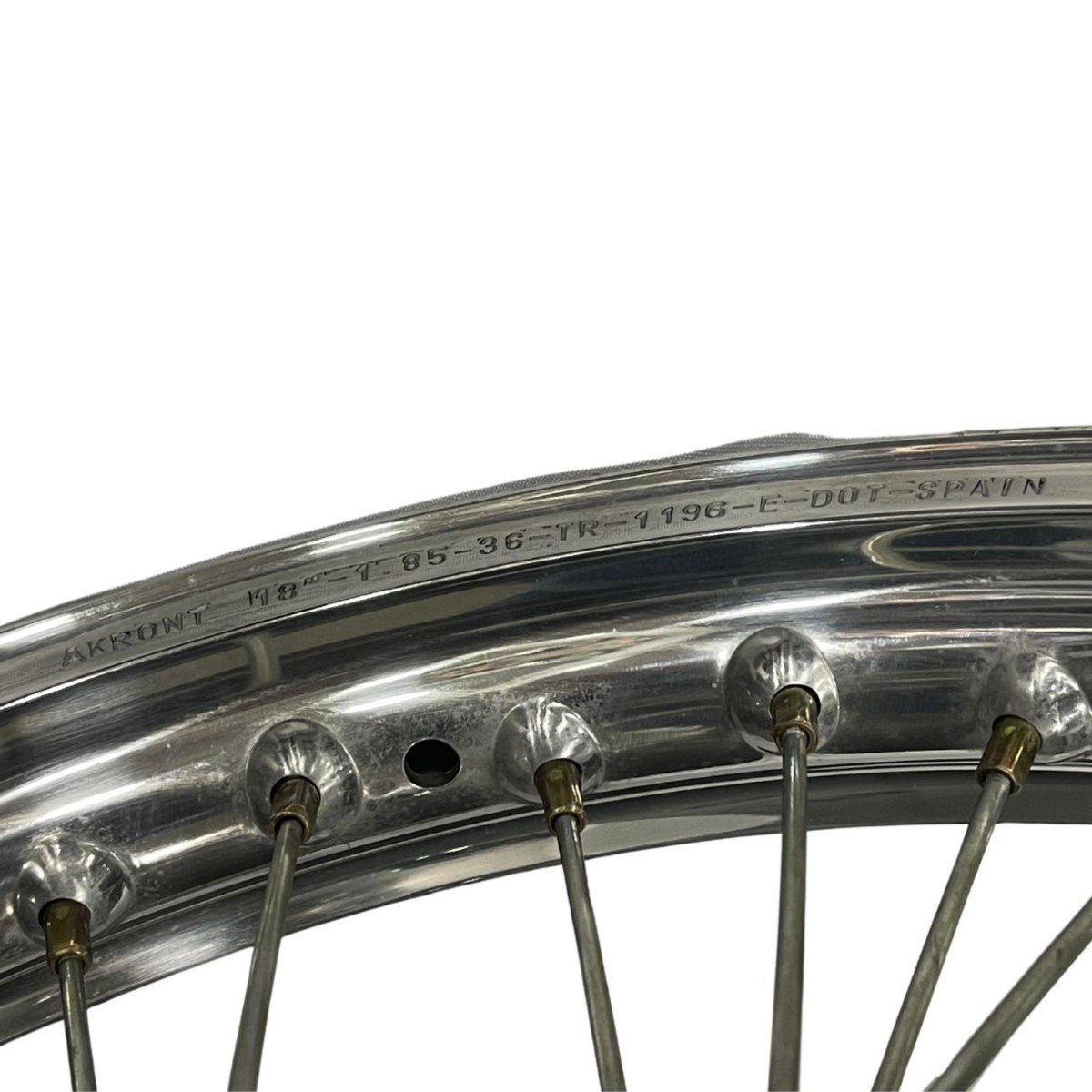 Rueda Akront Delantera Rieju Supermotard 1.85x18 Eje de 15mm.