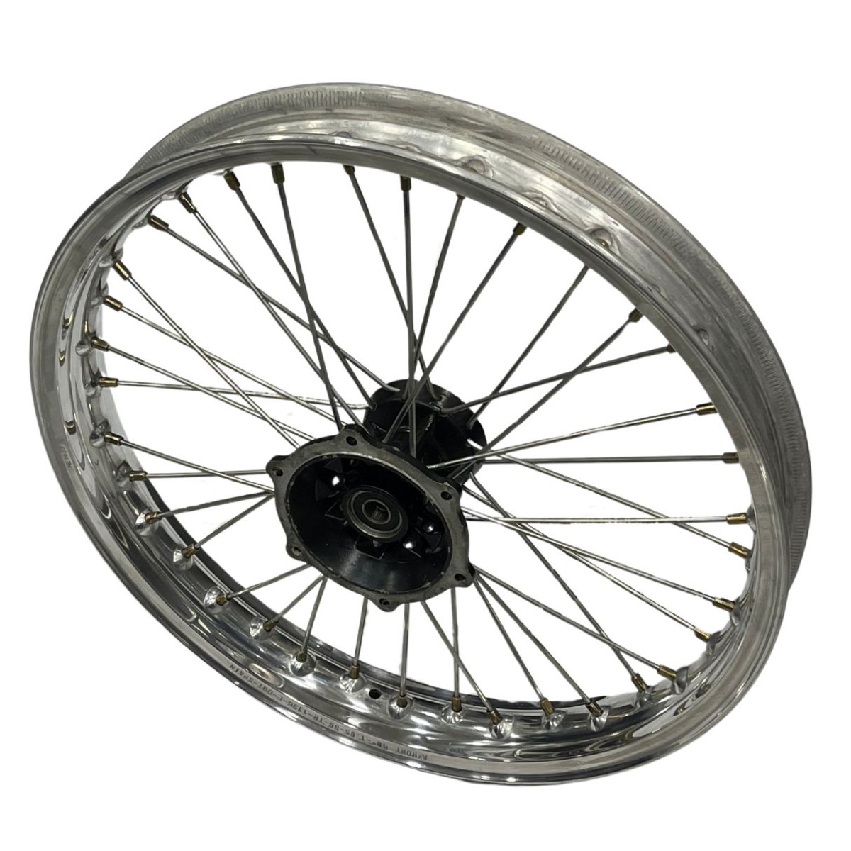 Detalle de la rueda delantera Akront para Rieju Super Motard 18